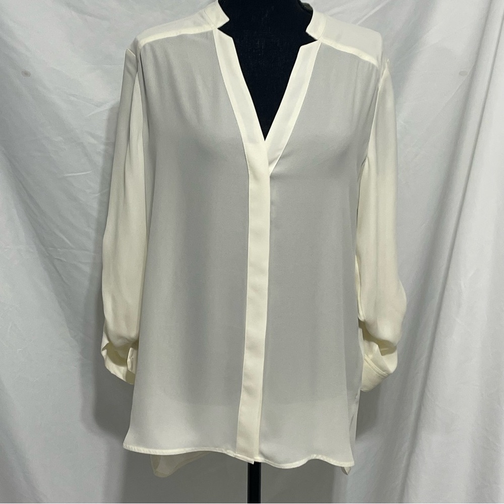 Banana Republic Ivory V-Neck Long Sleeve Blouse sheer. Size M. New NWT